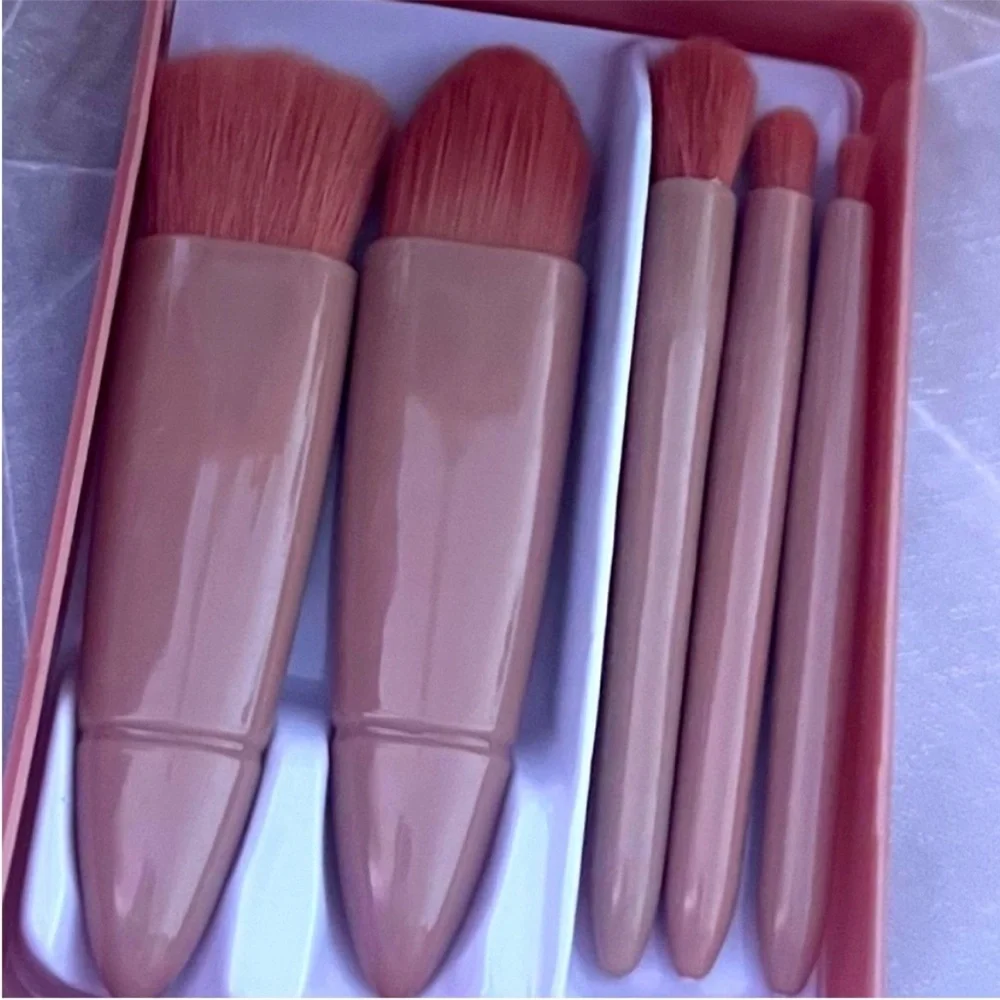 Travel Makeup Brush Set In Mirrored Compact Case, 5 Brush Mini Travel Set